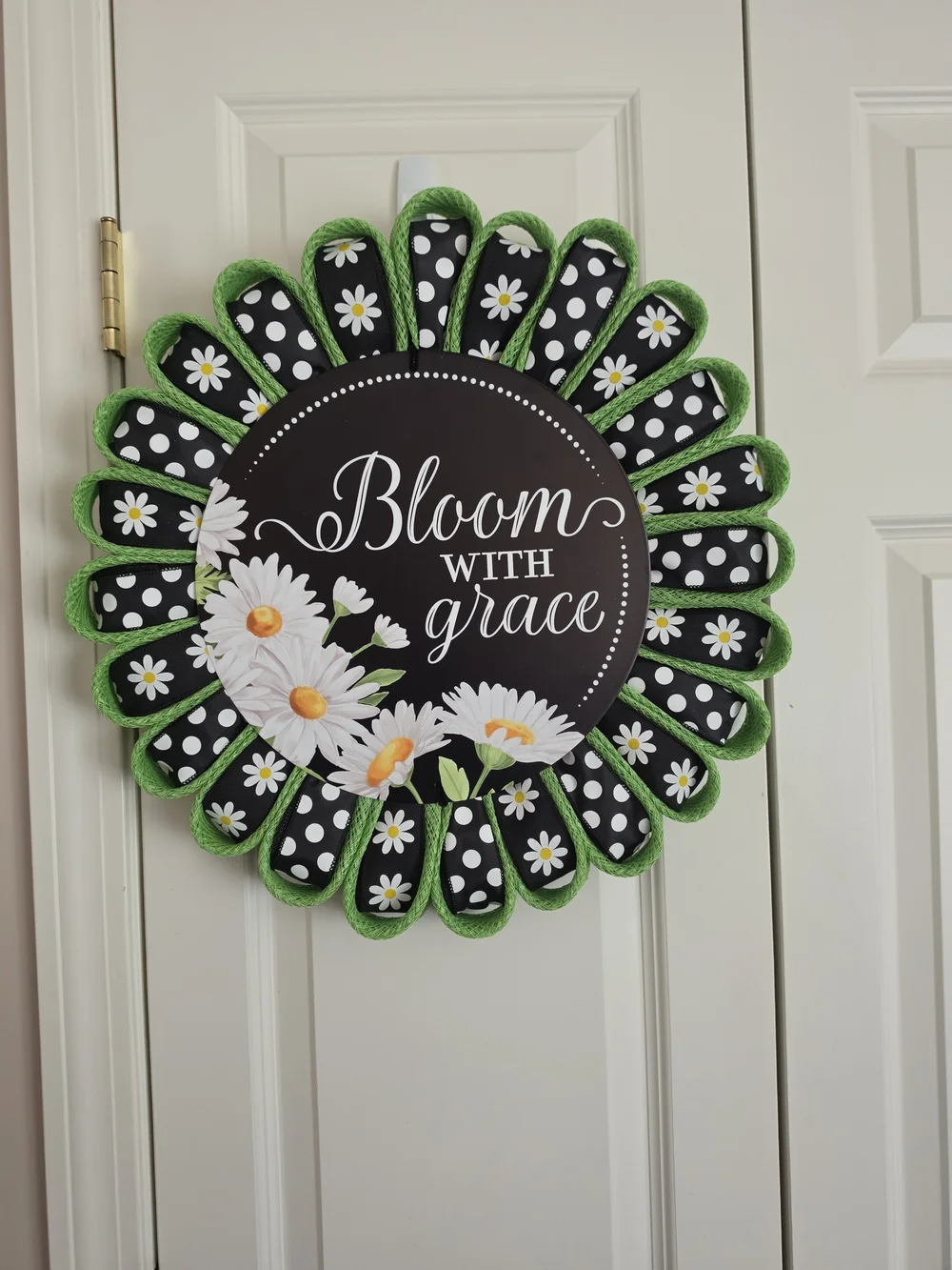 Bloom With Grace Daisy Wreath - Black, White & Green